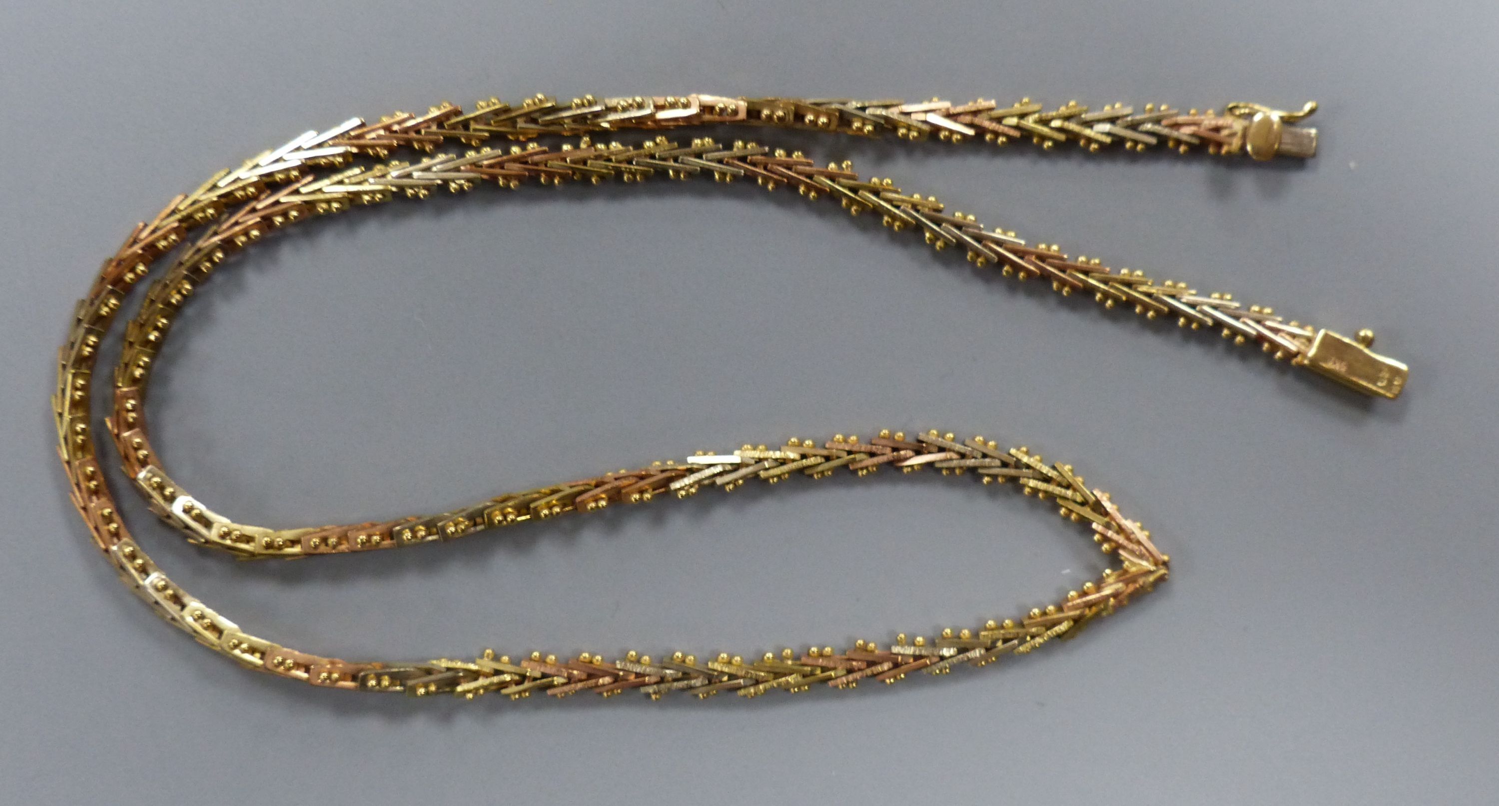 A modern three colour 9ct gold necklace, approx. 39cm,